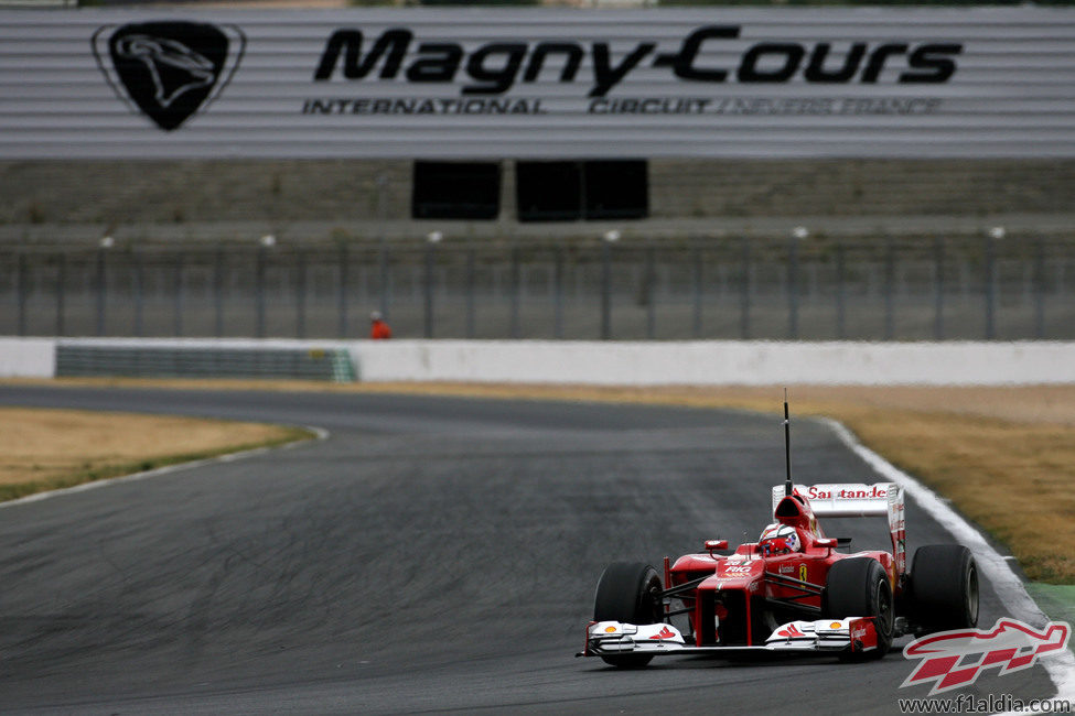 Davide Rigon al volante del F2012 en Magny-Cours