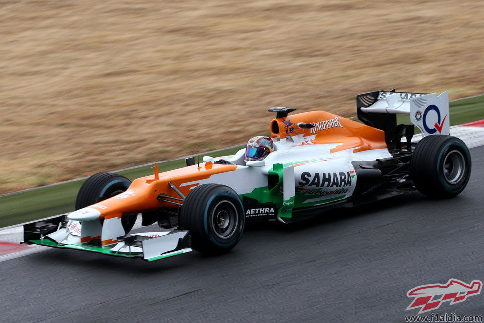 Pista mojada para el piloto de Caterham en GP2