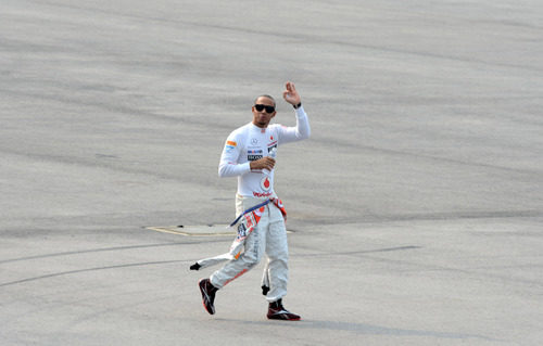 Lewis Hamilton en una exhibición en Singapur 2012