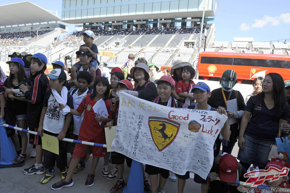 La afición japonesa espera a Fernando Alonso