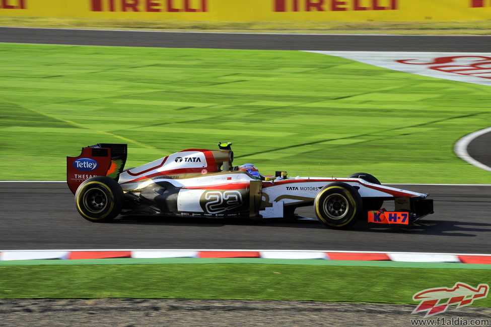 Narain Karthikeyan rueda en la carrera de Japón 2012