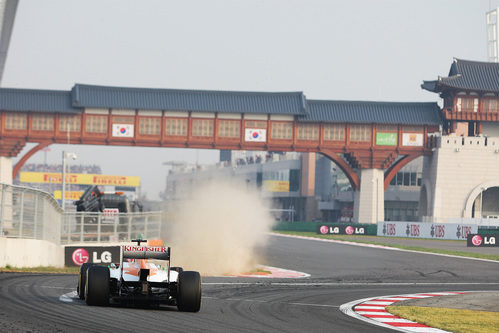 Romain Grosjean se pasa en la última chicane