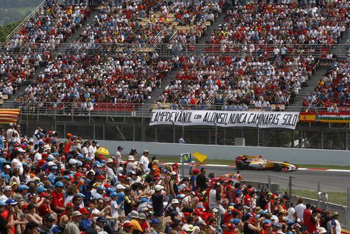 Fernando Alonso corre en Montmeló