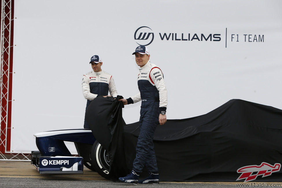 Pastor Maldonado y Valtteri Bottas destapan el FW35