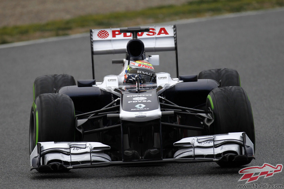 Pastor Maldonado rodando con intermedios