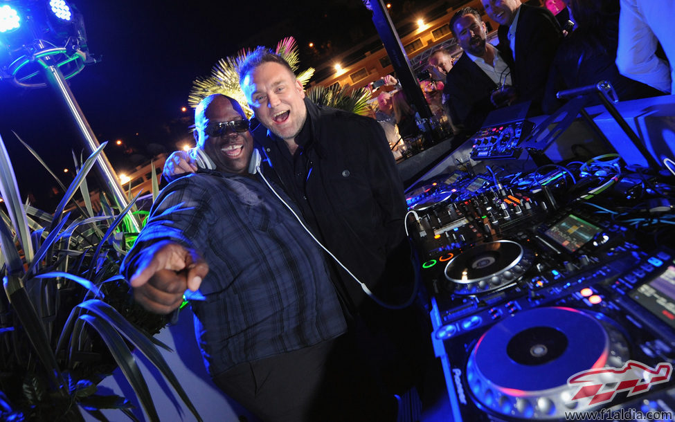 Carl Cox y Seb Fontaine ponen la música en Red Bull