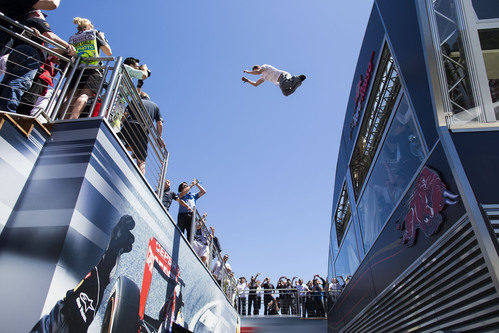 Ryan Doyle se exhibe en la Red Bull Energy Station