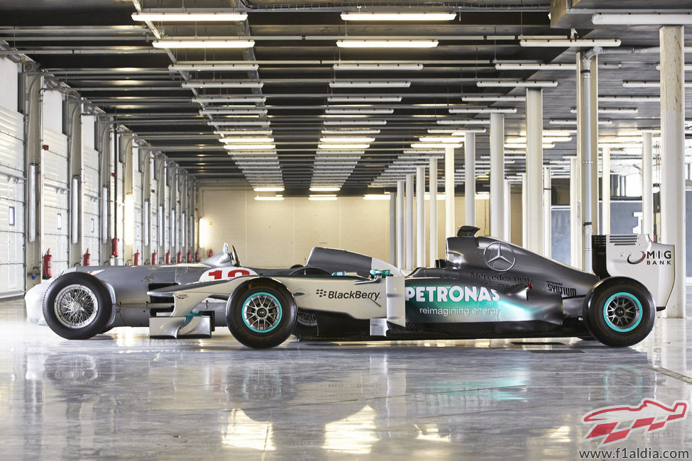 El Mercedes W02 y el W 196, juntos