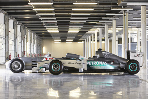 El Mercedes W02 y el W 196, juntos