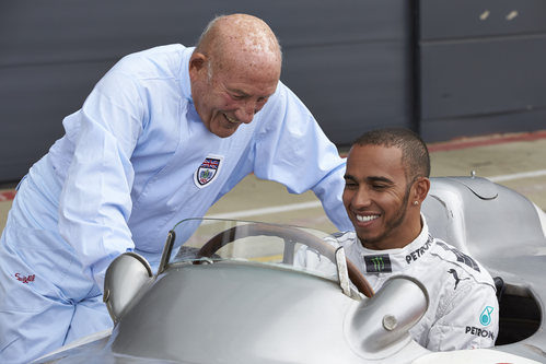 Lewis Hamilton prueba el volante del W 196