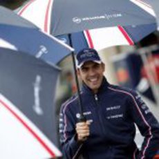 Pastor Maldonado, refugiado bajo los paraguas de Williams