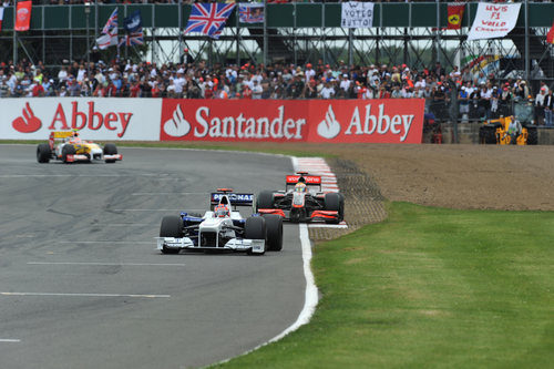 Kubica perseguido por Hamilton