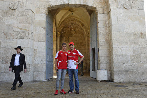 Giancarlo Fisichella y Antonio Fuoco aprovechan para visitar los monumentos de Jerusalén