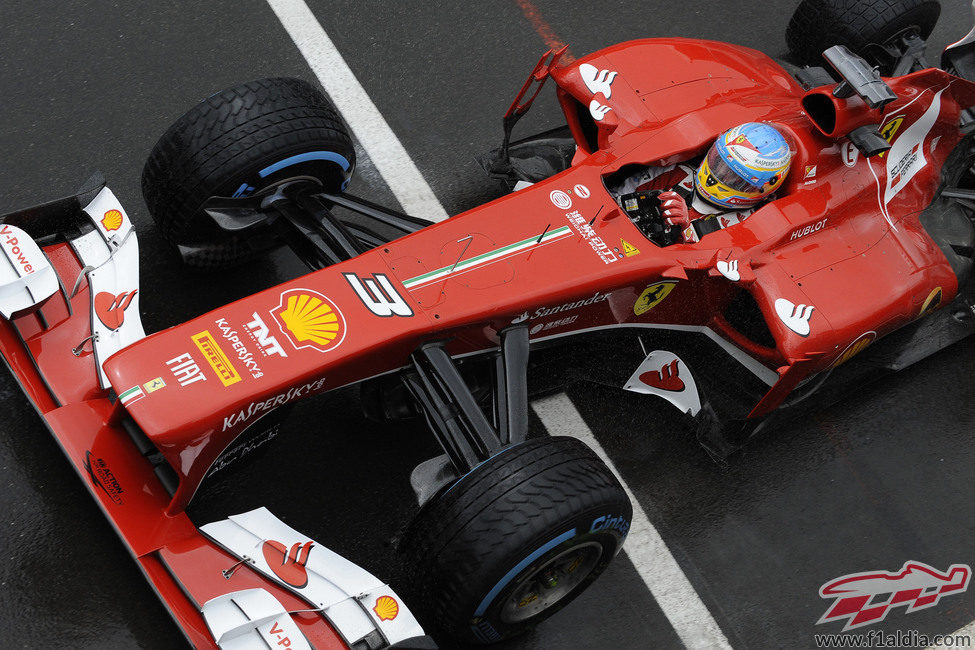 Primer plano del 'cockpit' de Alonso