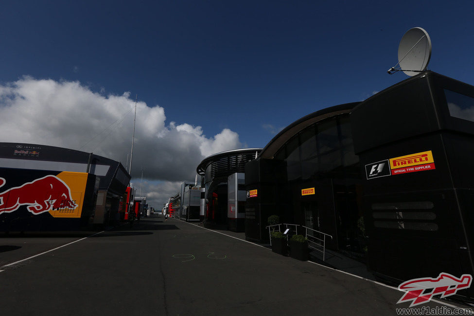 El 'paddock' se prepara para Alemania 2013