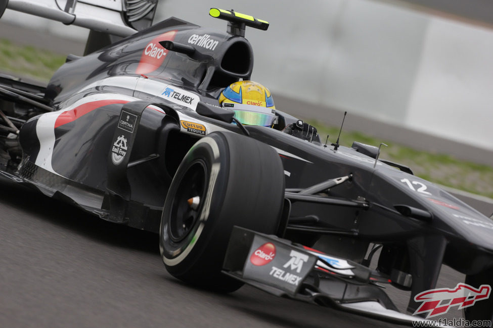 Esteban Gutiérrez lidia con su C32 durante el GP de Alemania 2013