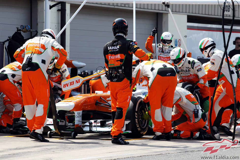 Cambio de neumáticos en Force India