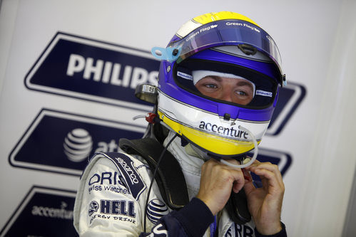 Rosberg se pone el casco