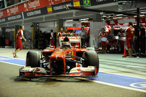 Felipe Massa sale de boxes en Marina Bay