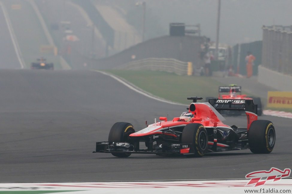 Jules Bianchi llega al final de la recta de atrás