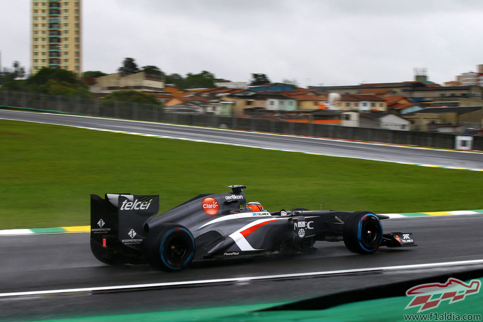 Nico Hülkenberg rueda con el compuesto de lluvia extrema