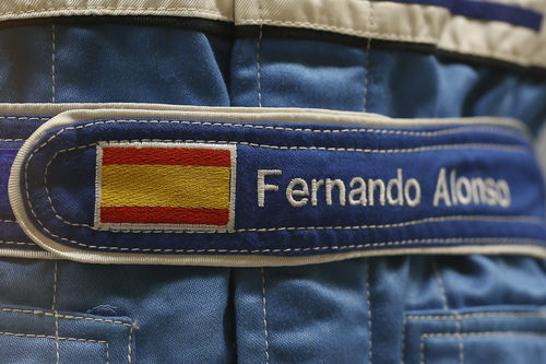 Bandera española en el mono de Fernando Alonso