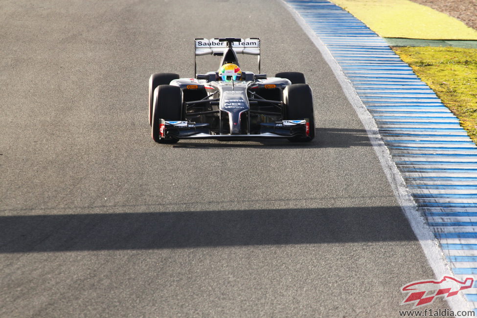 Vista frontal del Sauber de Esteban Gutiérrez