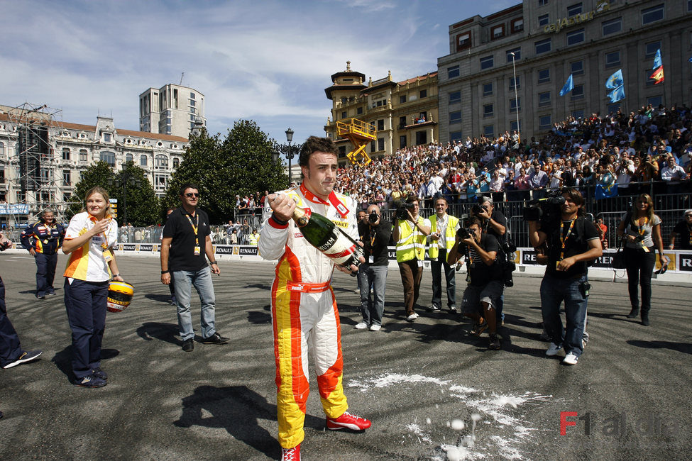 Alonso con el champán