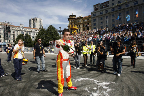 Alonso con el champán