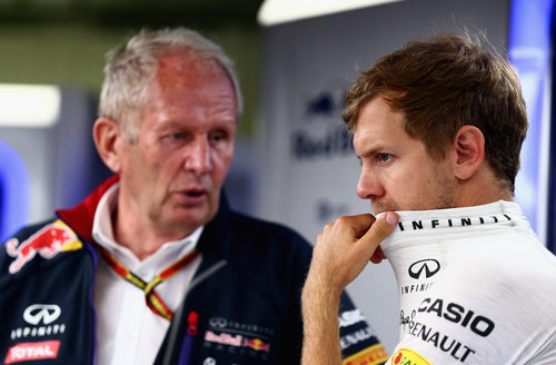 Helmut Marko y Sebastian Vettel, en el box de Red Bull