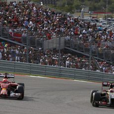 Pastor Maldonado adelantando a Kimi Räikkönen en Austin