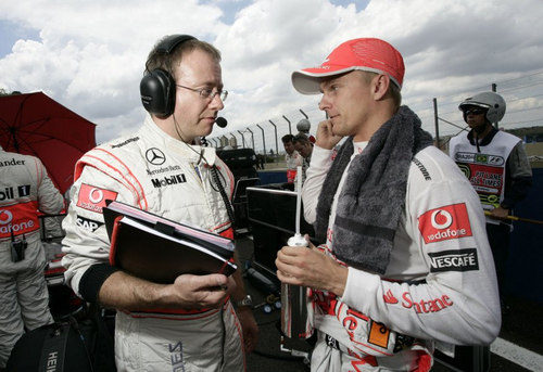 Kovalainen recibe las últimas instrucciones