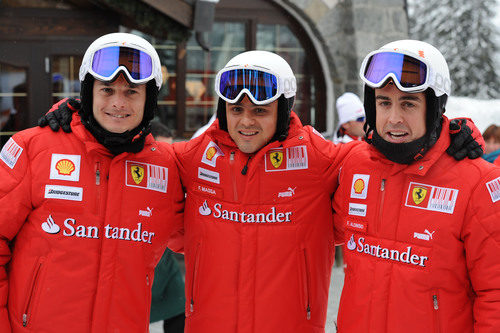 Posan los tres pilotos de la Scuderia