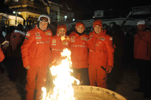 Domenicali, Massa, Fisichella y Alonso ante el fuego