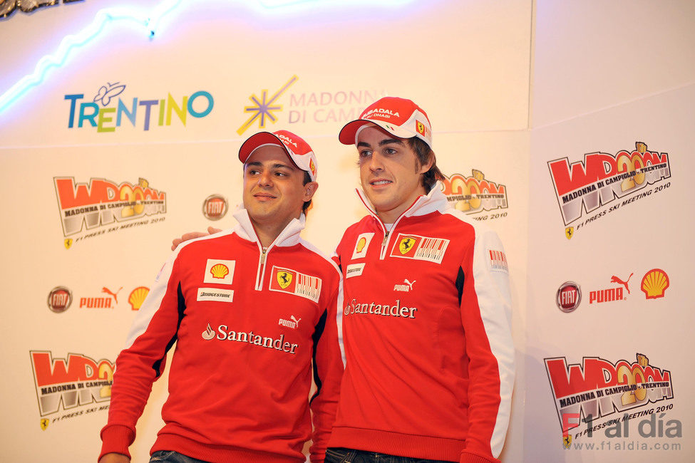 Felipe Massa y Fernando Alonso antes de la rueda de prensa