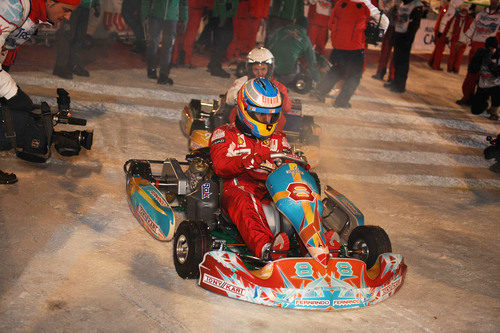 Fernando Alonso arranca su kart