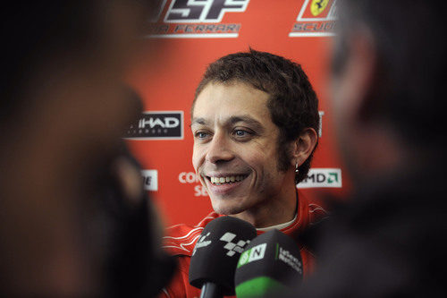 Rossi atiende a la prensa