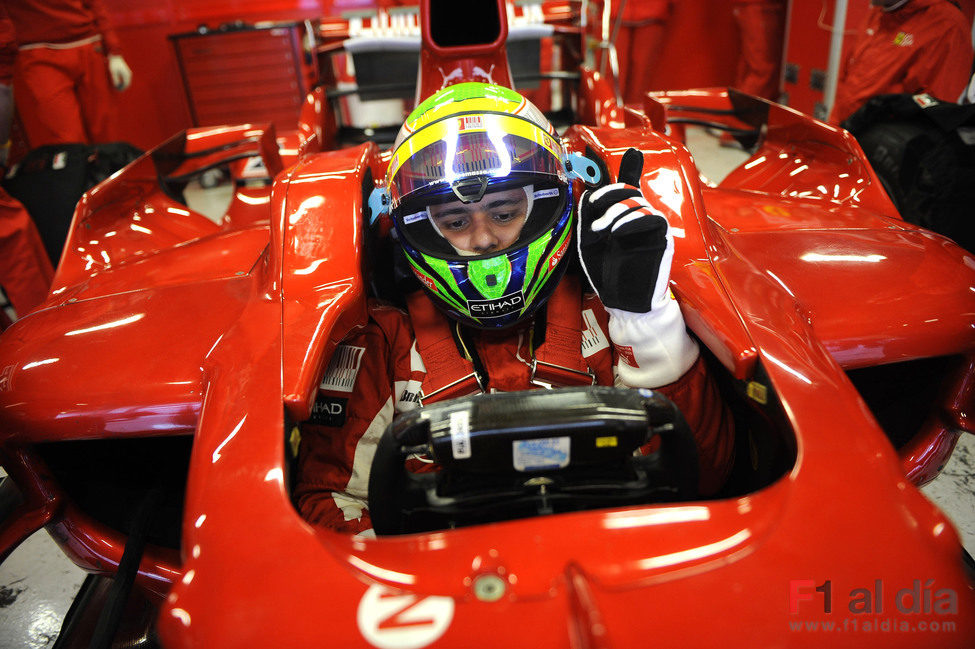 Felipe dentro del monoplaza de Ferrari