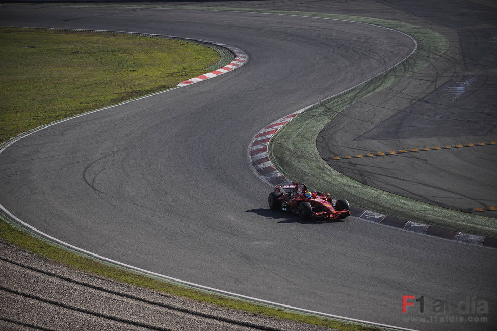 El Circuit es todo para Massa y el F2008