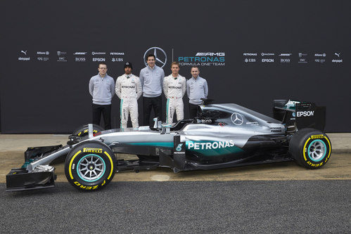 Mecedes presenta su coche en el paddock del Circuito de Barcelona Catalunya