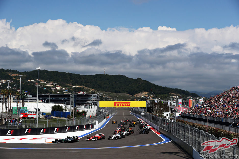 Primera curva del GP de Rusia 2016