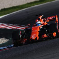 Alonso con su nuevo McLaren