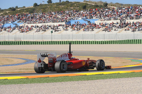 La afición vibra con Alonso en pista