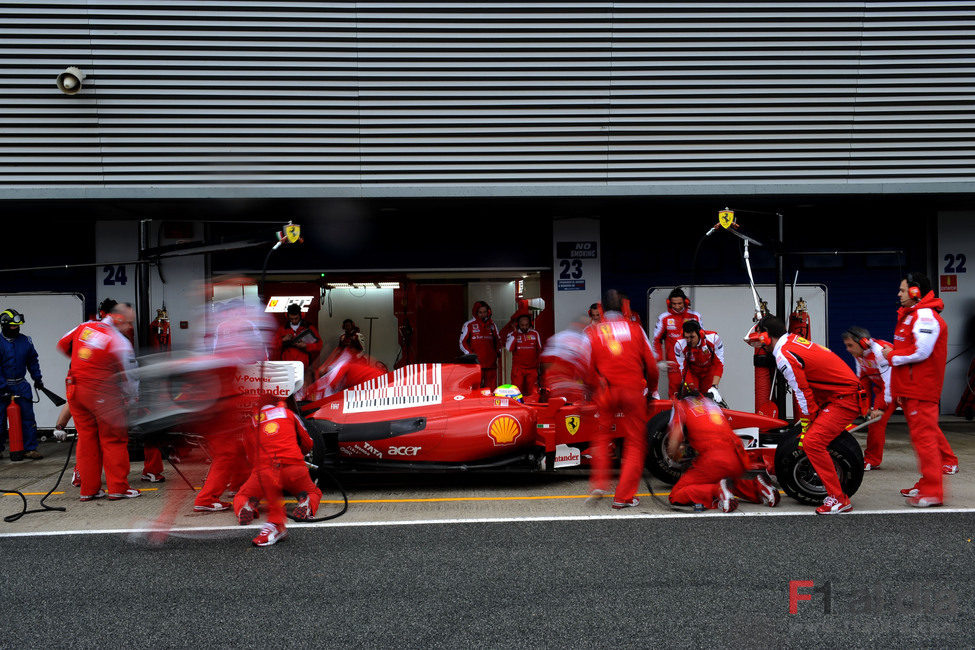 Ensayo de 'pit-stop' para Ferrari