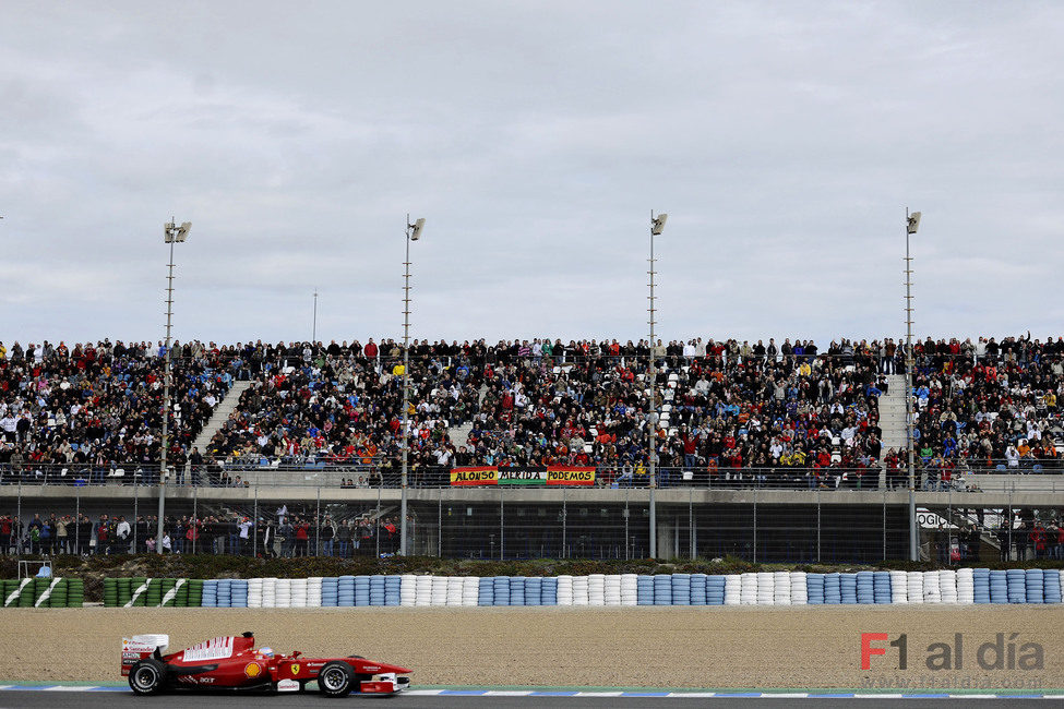 Alonso ante su público