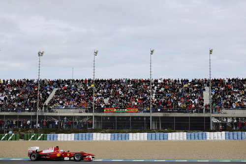 Alonso ante su público