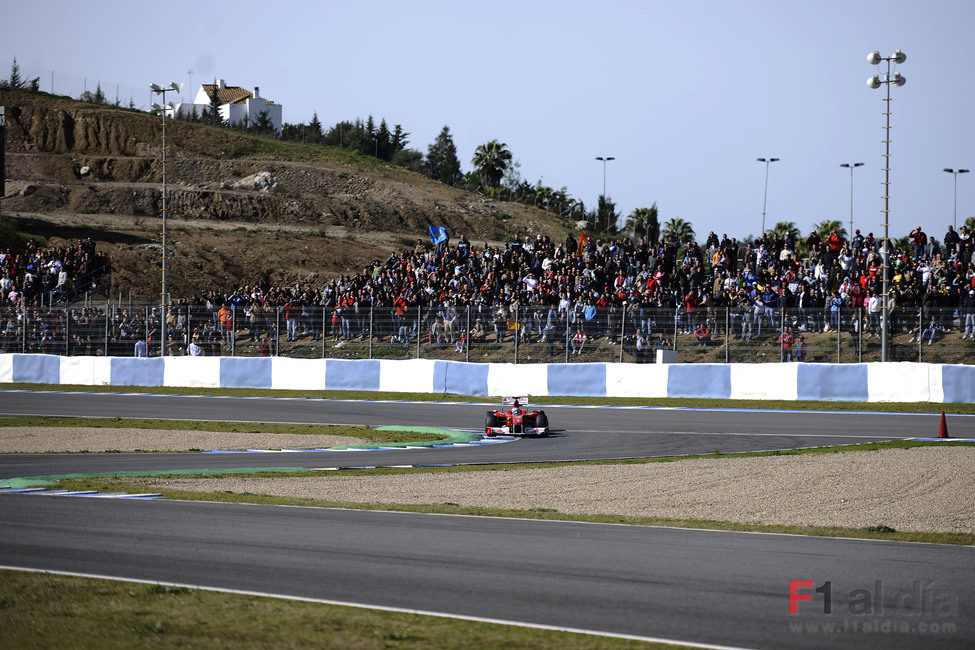 No hacen falta gradas para ver a Alonso