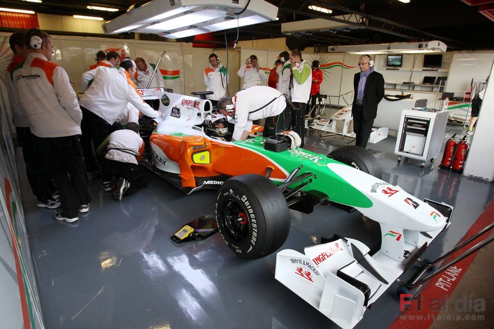 Sutil en el box de Force India