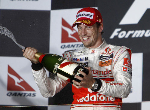 Jenson Button descorcha en champán en lo más alto