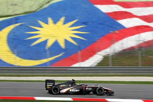 Senna rueda en Malasia